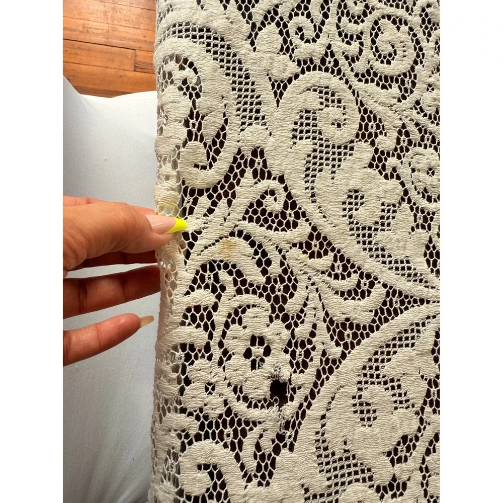 T11 Vintage Floral Lace Tablecloth Rectangular 1960s Cottagecore Grandmillennial